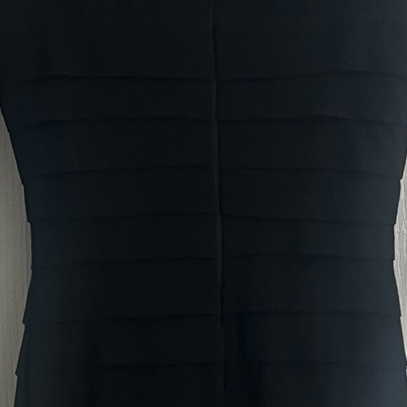White House Black Market Dress Slimming Technology Tiered Dress Sz 2 - Picture 3 of 4